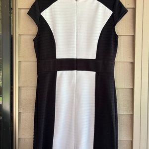 R&K dress ribbed B & W. Sz 16
